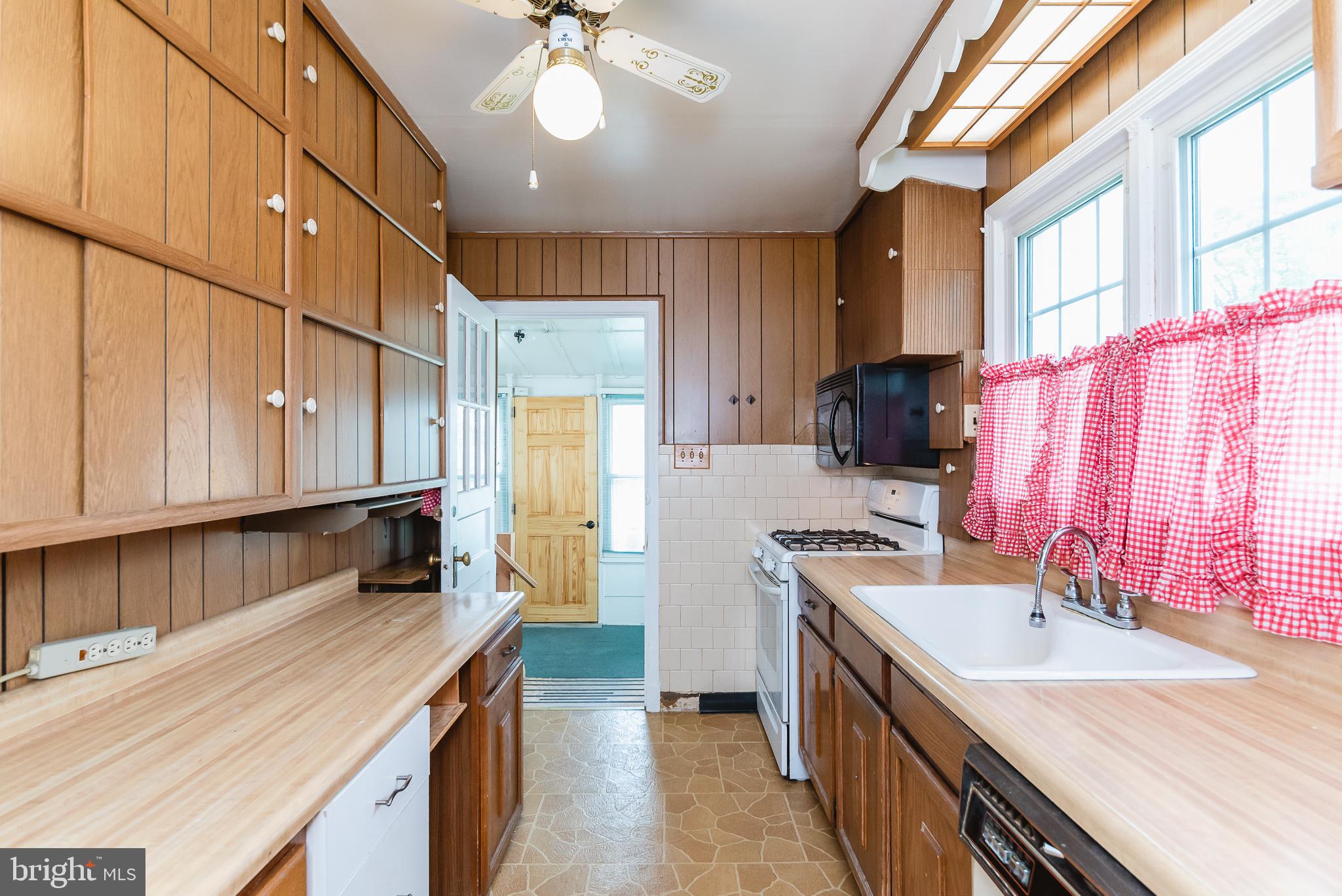 498 North Stuart Street Baltimore, MD 21221 - Photo 16 of 44 Kitchen