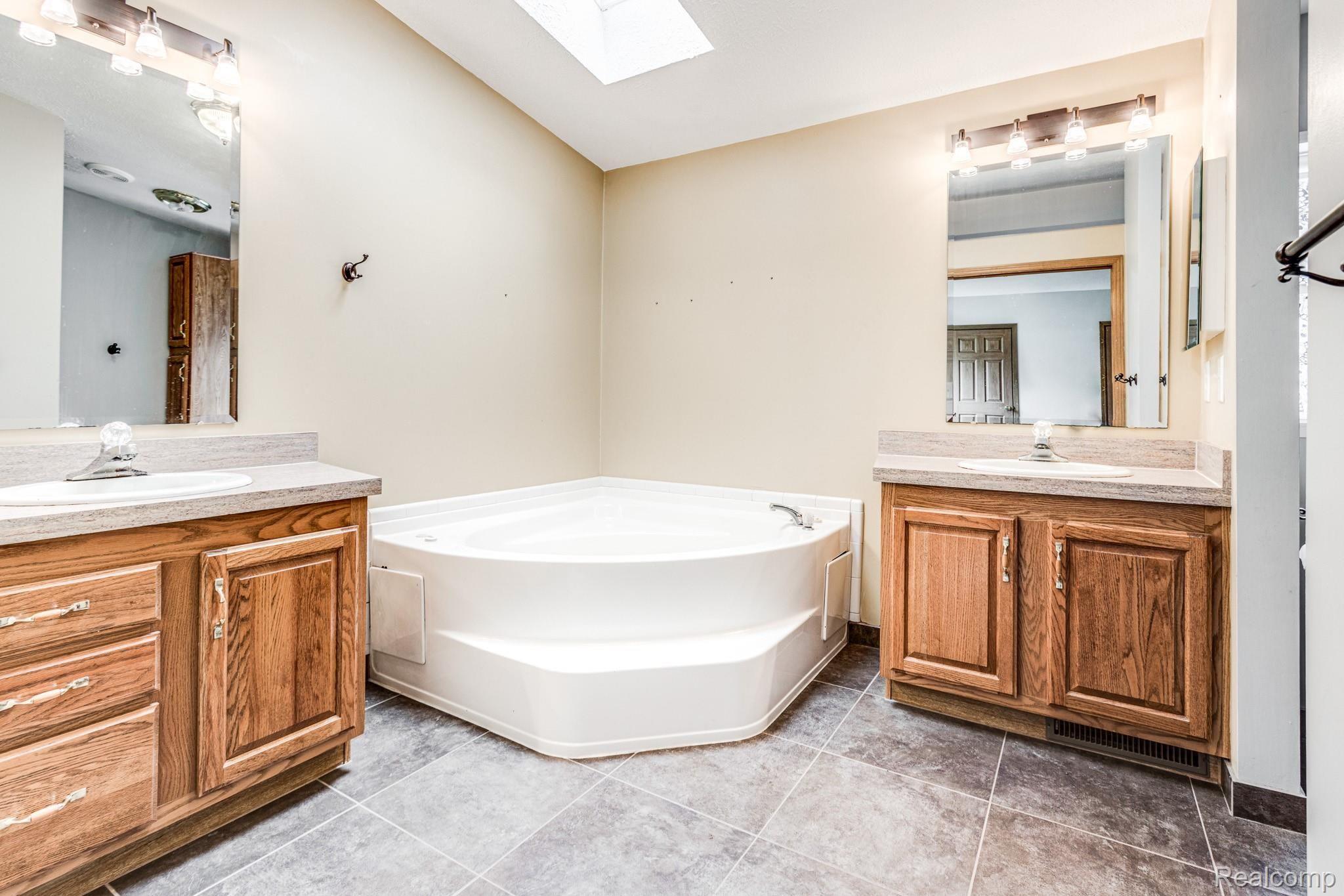 7388 Ross Road Almont, MI 48003 - Photo 18 of 45 24.jpg