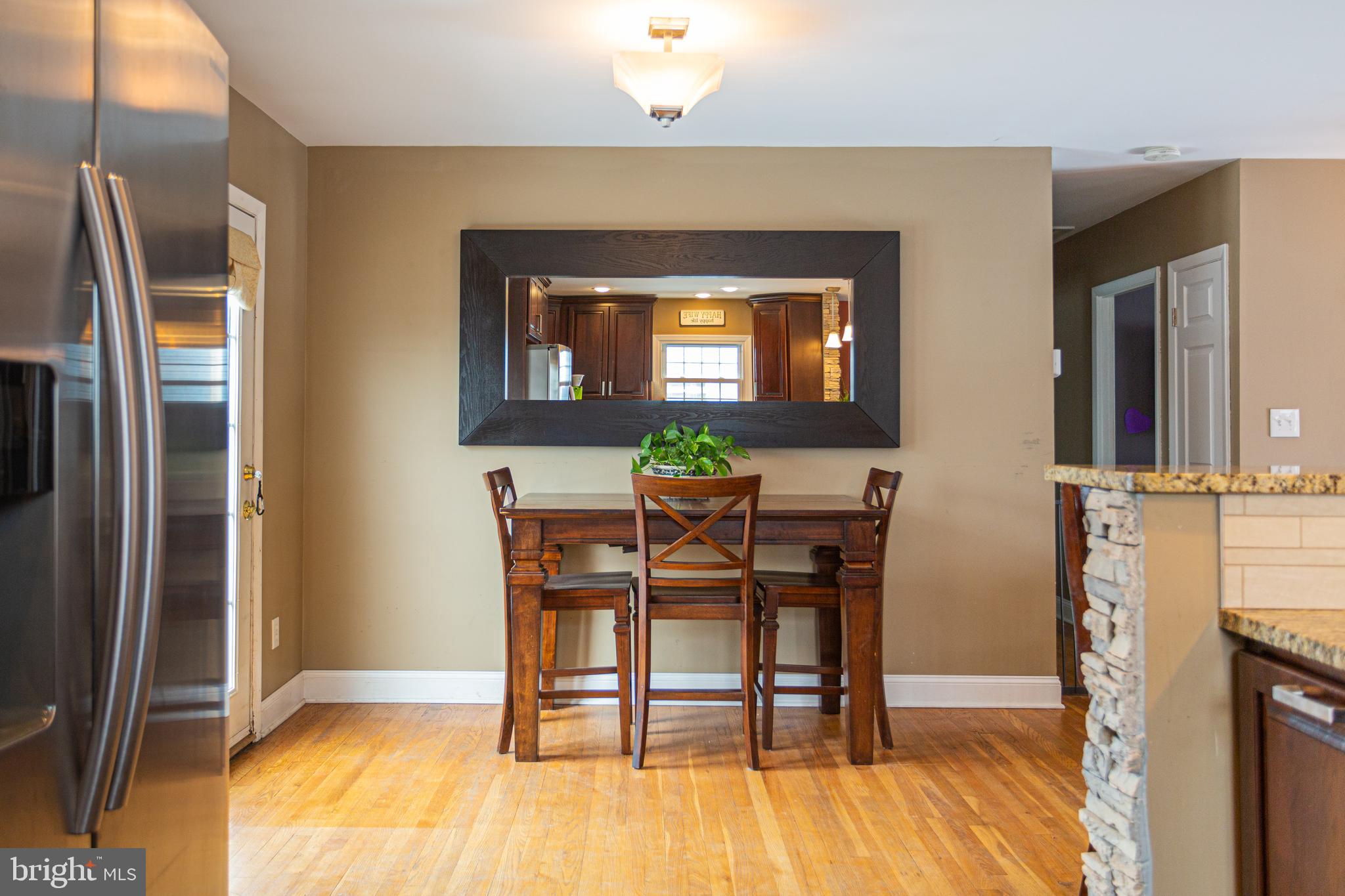 424 Nollmeyer Road Baltimore, MD 21220 - Photo 21 of 38 Dining area near the kitchen