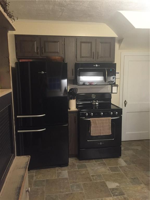 2412 Old Pittsburgh Road New Castle, PA 16101 - Photo 3 of 18