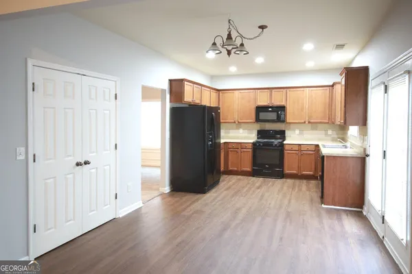 $2,200 | 442 Crestmont Lane, Canton, GA 30114