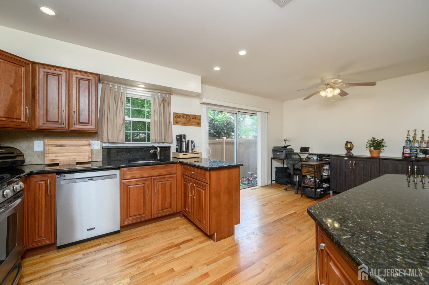 171 Howell Avenue Fords, NJ 08863 - Photo 11 of 33