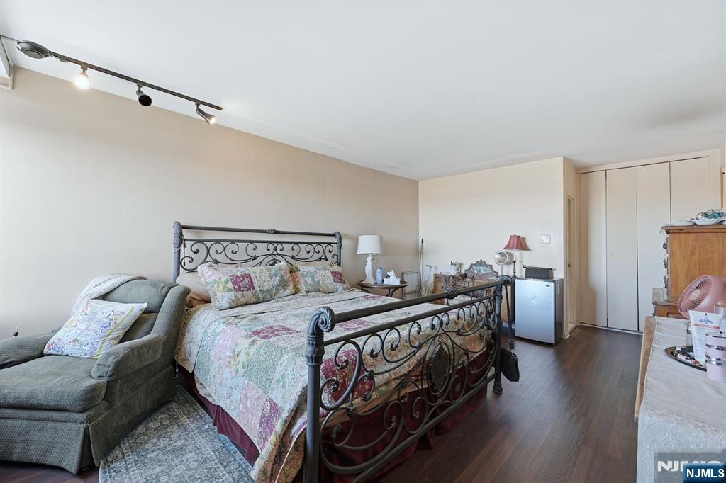 2 Horizon Road, Unit 1010 Fort Lee, NJ 07024 - Photo 19 of 42 a bedroom with a bed and a dresser