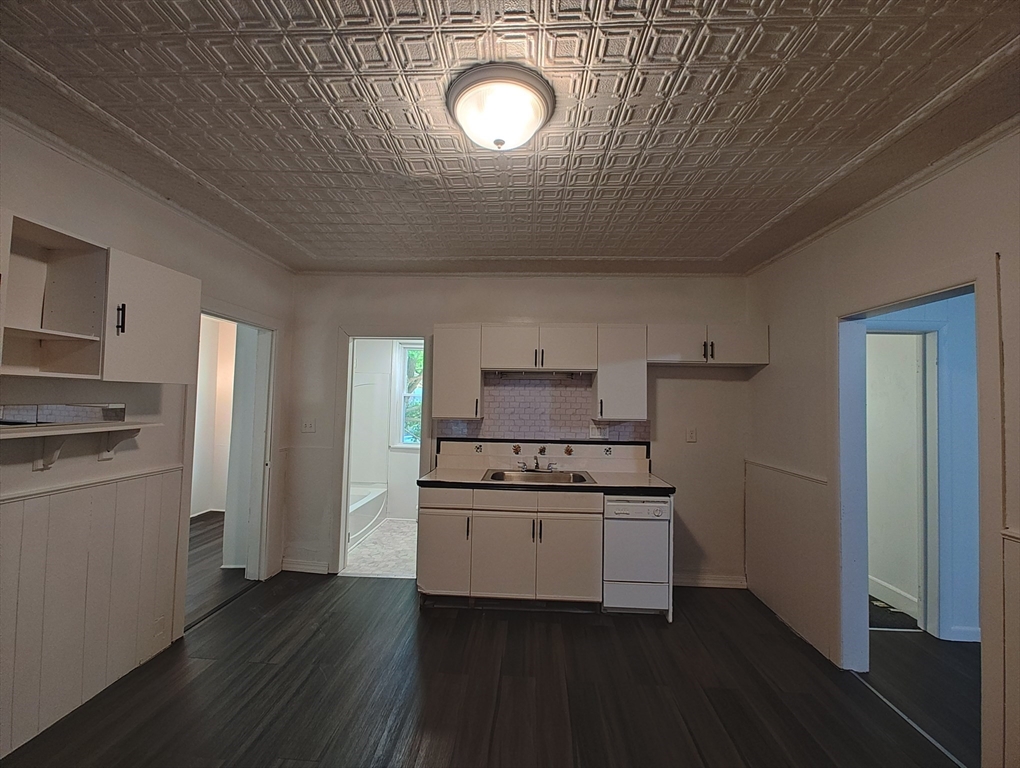 74 Linden Street, Unit 2 Holyoke, MA 01040 - Photo 5 of 20 a kitchen with a stove and a refrigerator