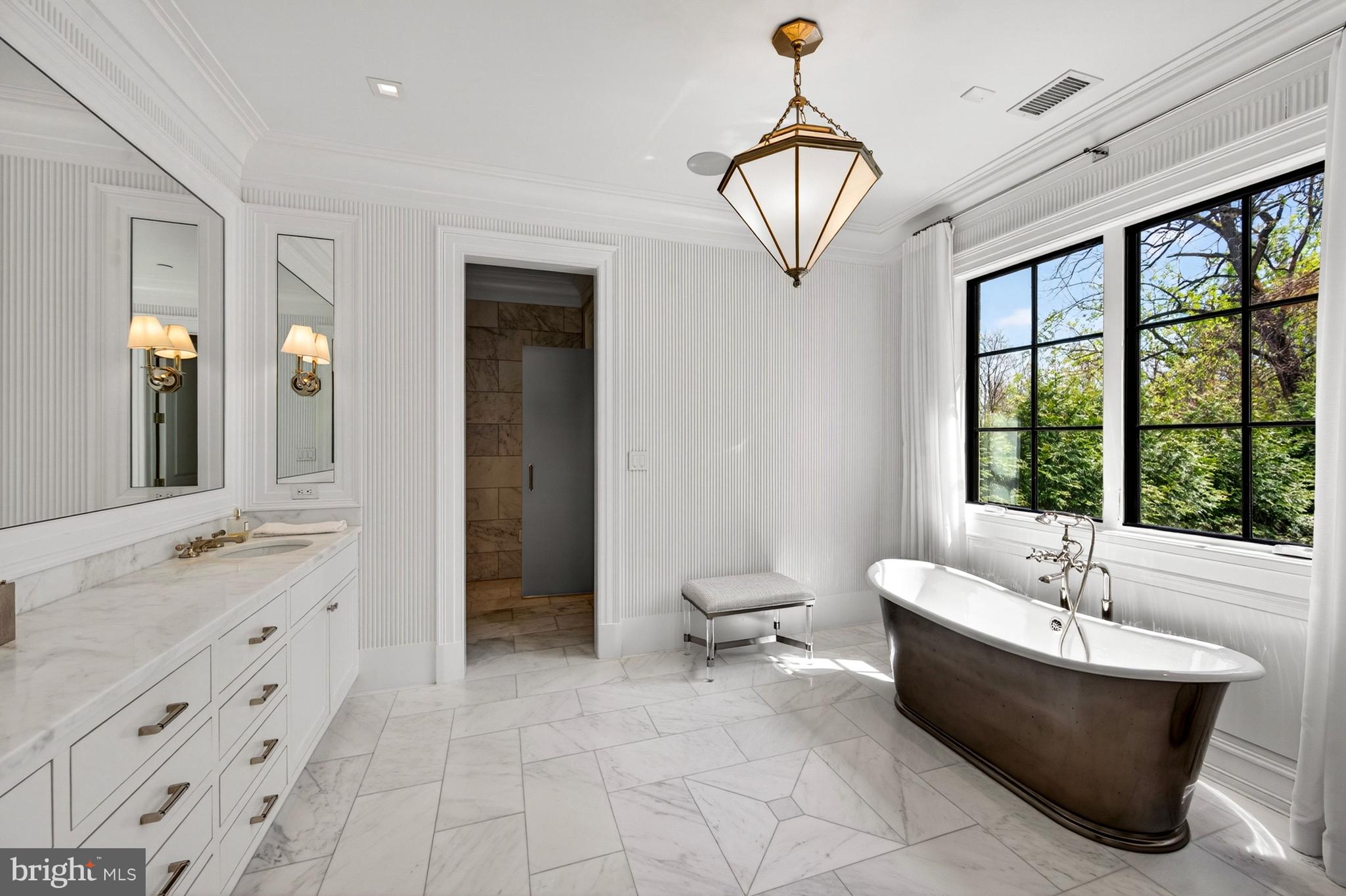4432 Chestnut Lane Washington, DC 20007 - Photo 22 of 43 Primary Suite Bathroom