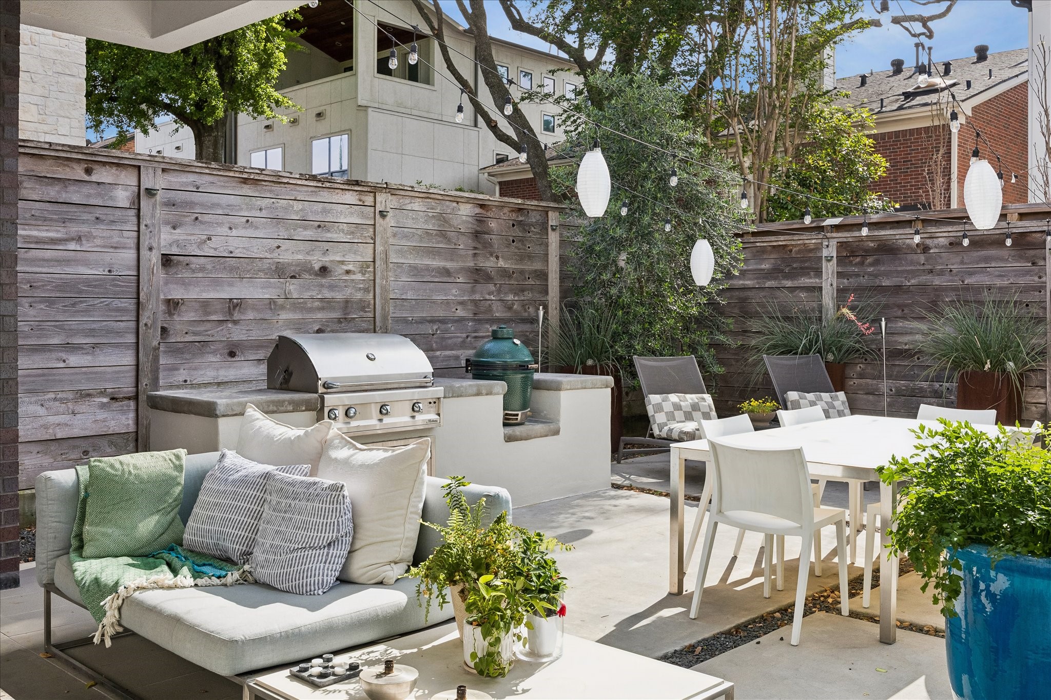 2014 Park Street Houston, TX 77019 - Photo 17 of 40 Perfect area for Al Fresco dining. A great place for hosting family and friend gatherings