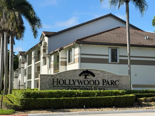 $229,900 | 520 South Park Road, Unit 2212, Hollywood, FL 33021
