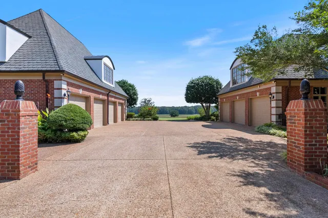 en empty room with ceiling fan and window