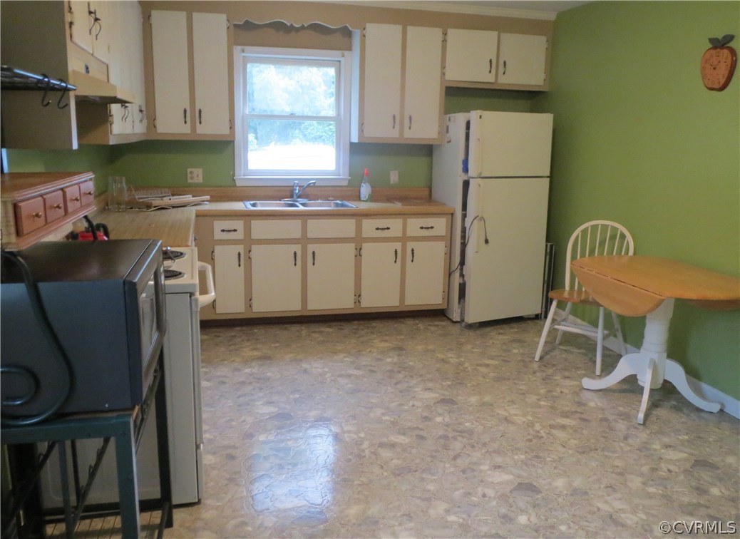 833 Old Ridge Road Farmville, VA 23901 - Photo 5 of 14 a kitchen with cabinets and chairs