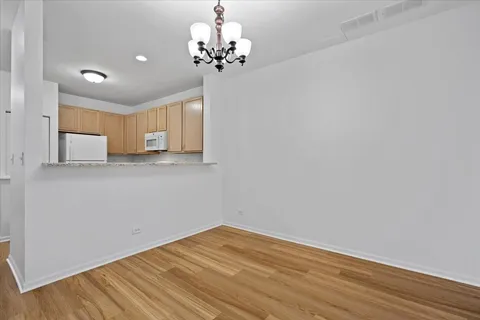 $2,300 | 959 Genesee Drive, Naperville, IL 60563