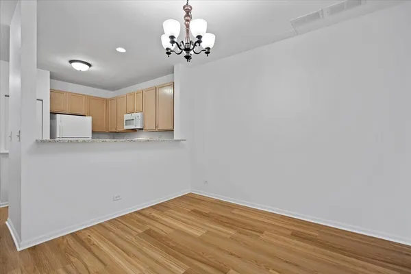 $2,300 | 959 Genesee Drive, Naperville, IL 60563