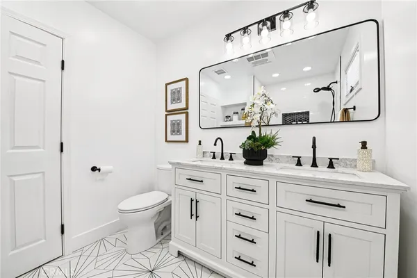 $1,799,999 | 8454 Naylor Avenue, Los Angeles, CA 90045