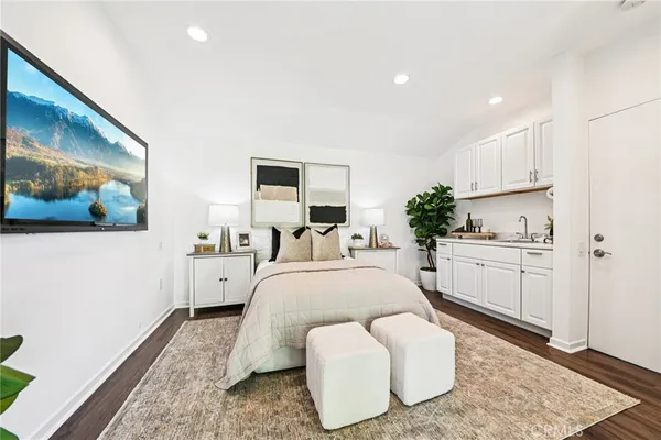 $1,799,999 | 8454 Naylor Avenue, Los Angeles, CA 90045