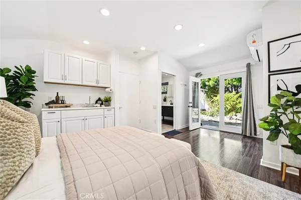 $1,799,999 | 8454 Naylor Avenue, Los Angeles, CA 90045