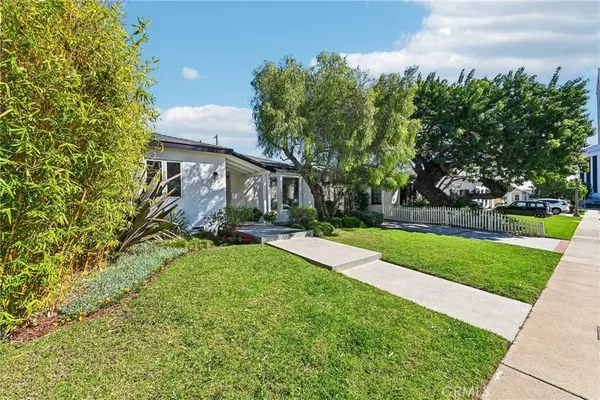 $1,799,999 | 8454 Naylor Avenue, Los Angeles, CA 90045