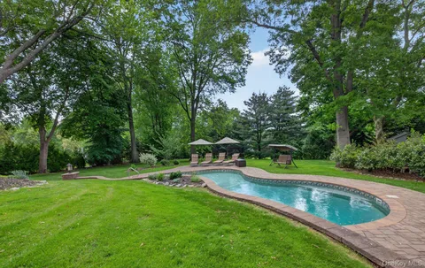 $1,399,999 | 12 Wildwood Drive, Dix Hills, NY 11746