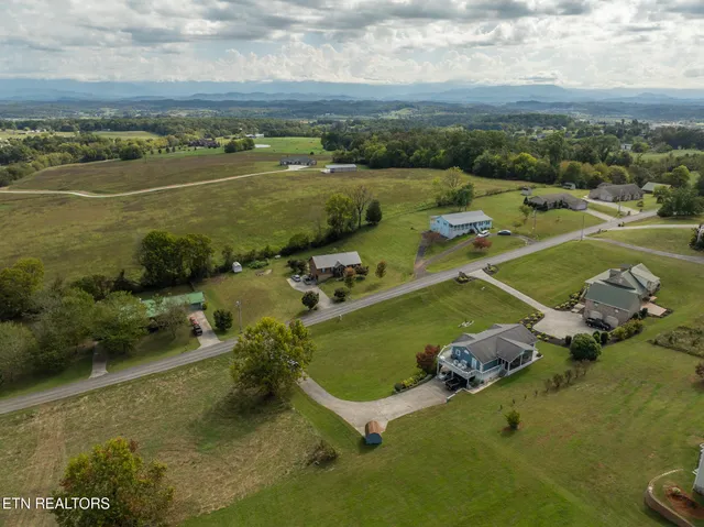 $548,000 | 926 Hilltop Lane, Kodak, TN 37764