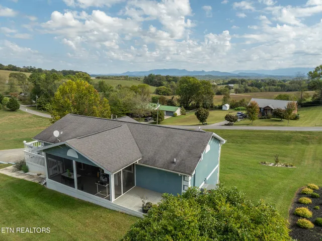 $548,000 | 926 Hilltop Lane, Kodak, TN 37764