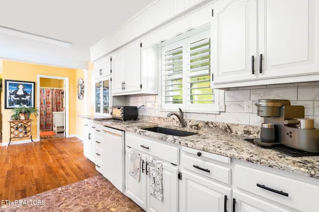 $548,000 | 926 Hilltop Lane, Kodak, TN 37764