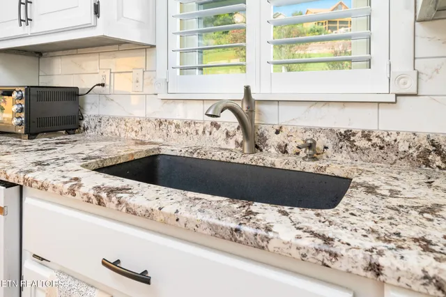 $548,000 | 926 Hilltop Lane, Kodak, TN 37764