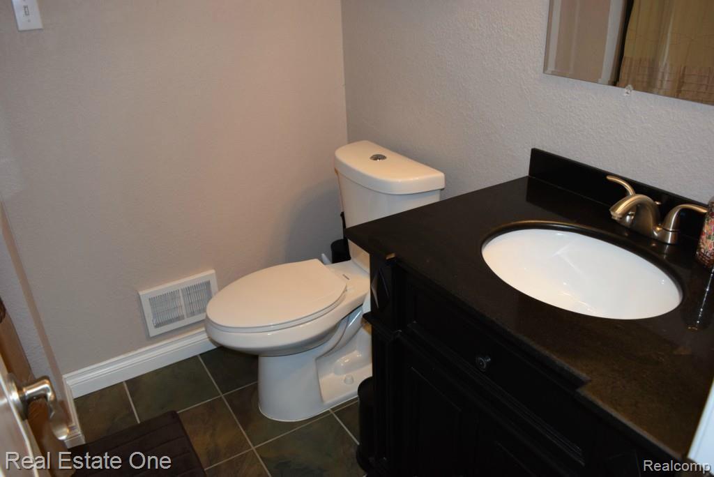 3902 Mark Orr Road Royal Oak, MI 48073 - Photo 22 of 47 3902 Mark Orr 015.jpg