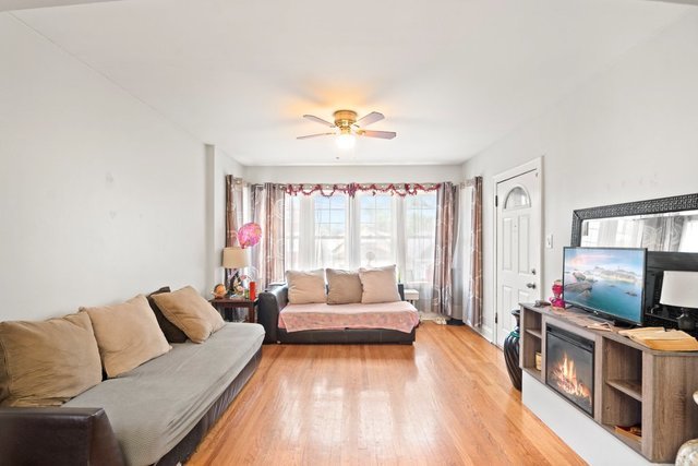 6918 South Talman Avenue, Unit 2 Chicago, IL 60629 - Photo 3 of 7