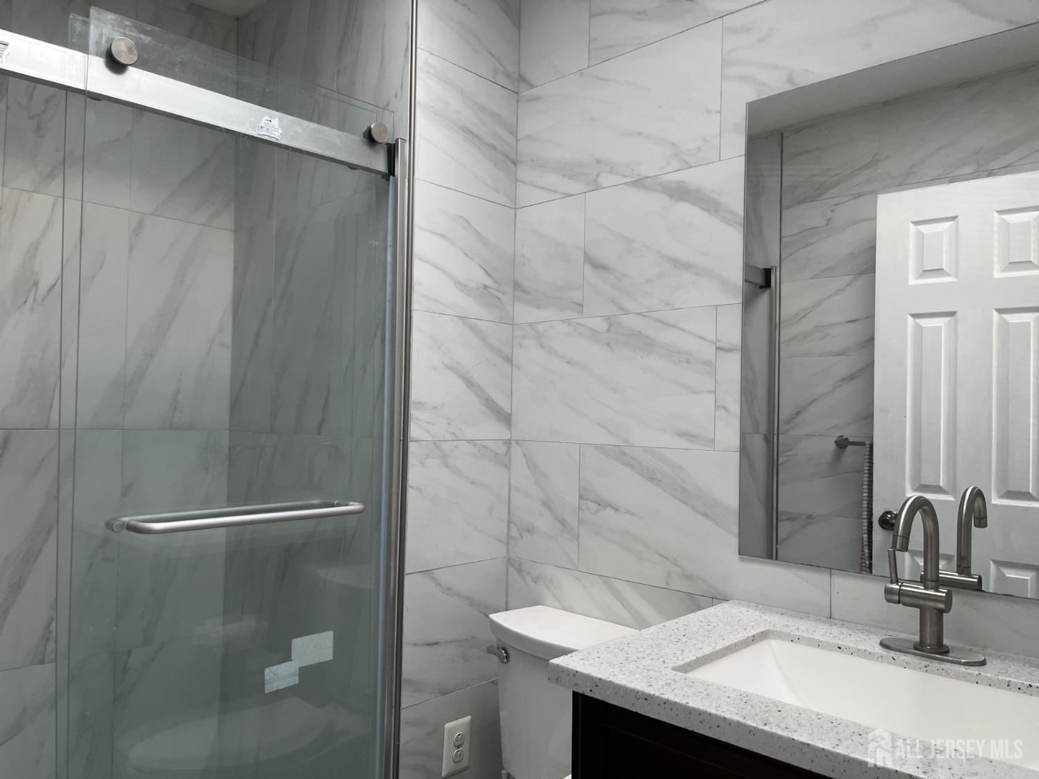 1505 Timber Oaks Road Edison, NJ 08820 - Photo 20 of 27 a bathroom with a sink and a mirror