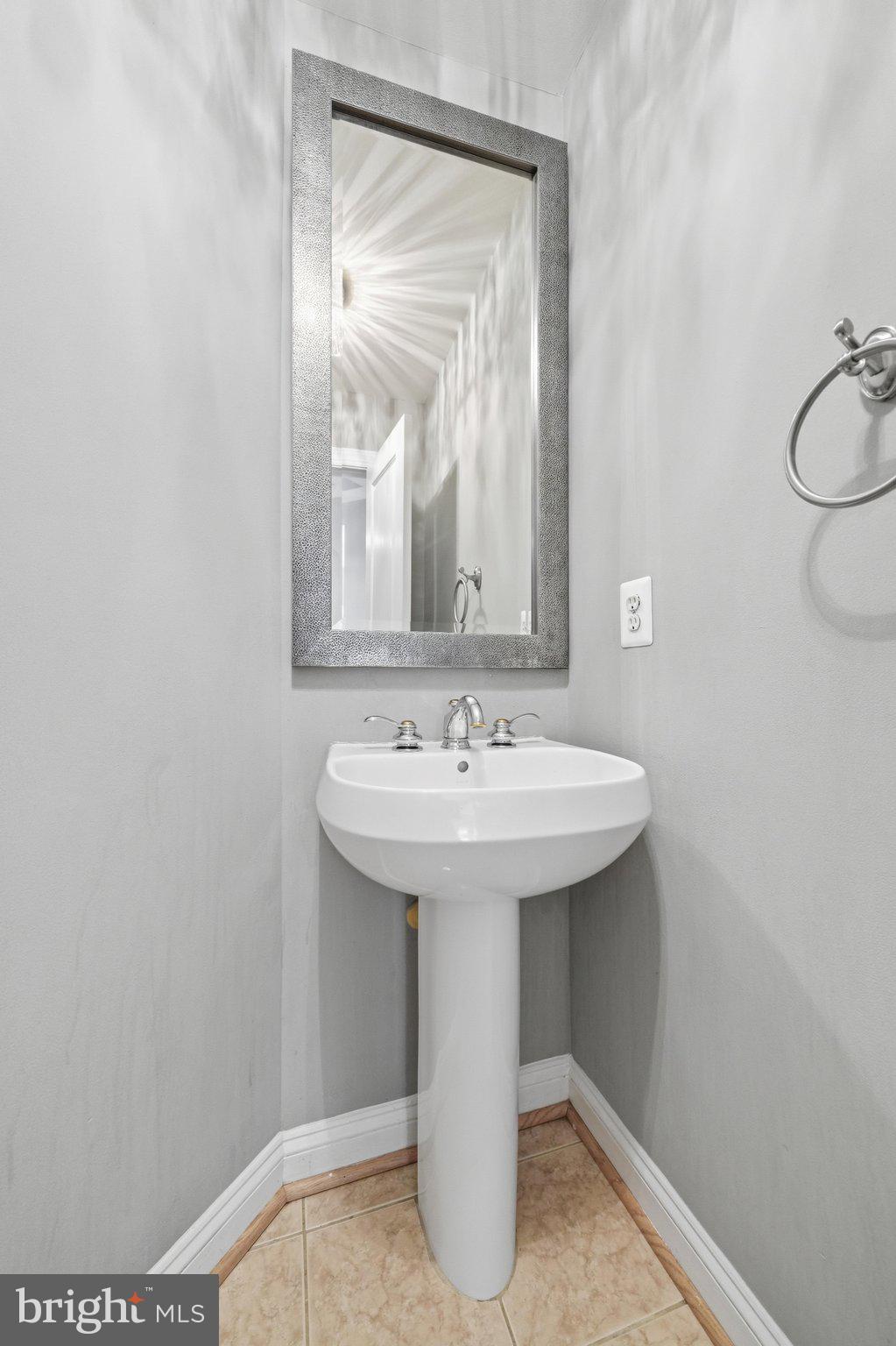 13131 Clarksburg Square Road Clarksburg, MD 20871 - Photo 23 of 61 Powder Room