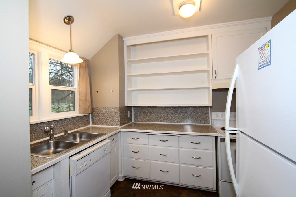 18524 Bothell Way Northeast Bothell, WA 98011 - Photo 3 of 8