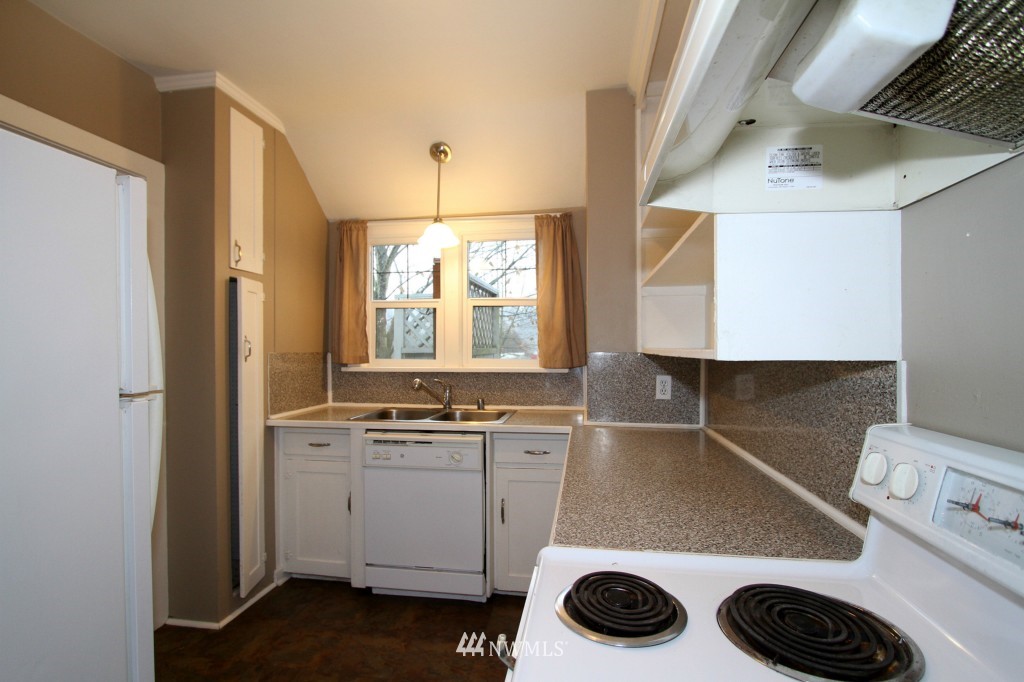 18524 Bothell Way Northeast Bothell, WA 98011 - Photo 4 of 8