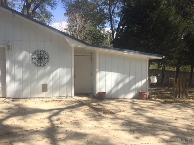 5038 Jeffery Road Milton, FL 32570 - Photo 4 of 25 Gallery Image 4