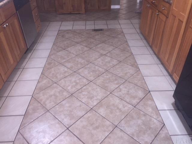 5038 Jeffery Road Milton, FL 32570 - Photo 10 of 25 Gallery Image 10