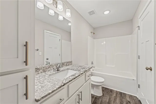 $330,000 | 10720 East 46th Terrace, Kansas City, MO 64133