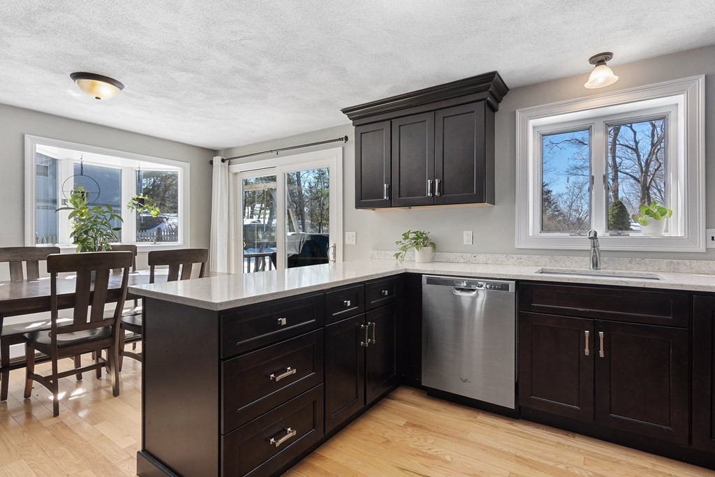 8 Cobblers Lane Beverly, MA 01915 - Photo 2 of 36