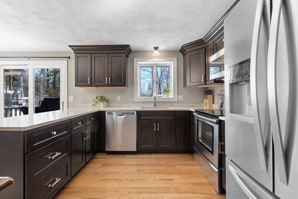 8 Cobblers Lane Beverly, MA 01915 - Photo 3 of 36