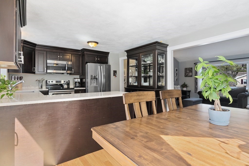 8 Cobblers Lane Beverly, MA 01915 - Photo 7 of 36