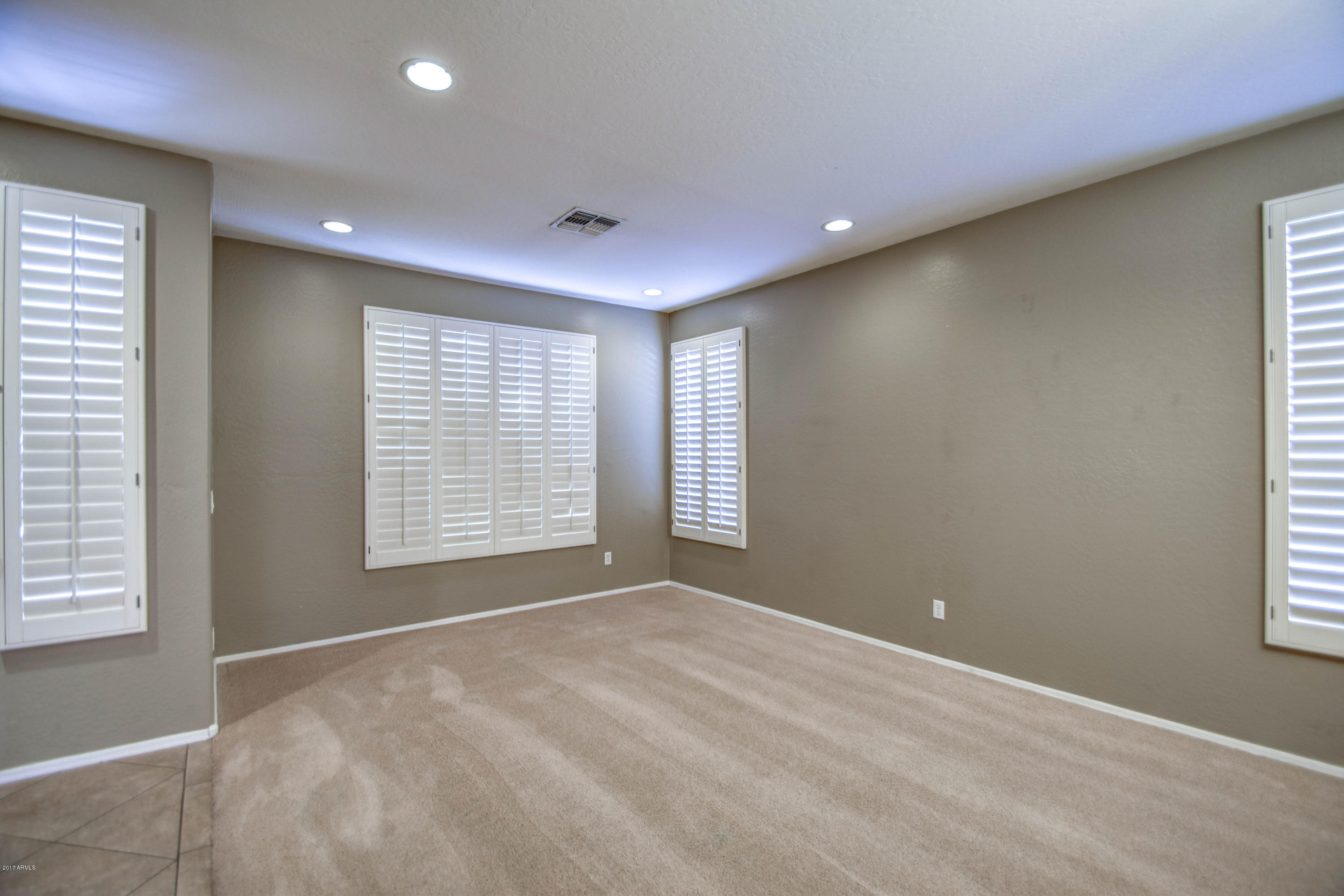 6703 South Classic Way Gilbert, AZ 85298 - Photo 20 of 40 Living 1
