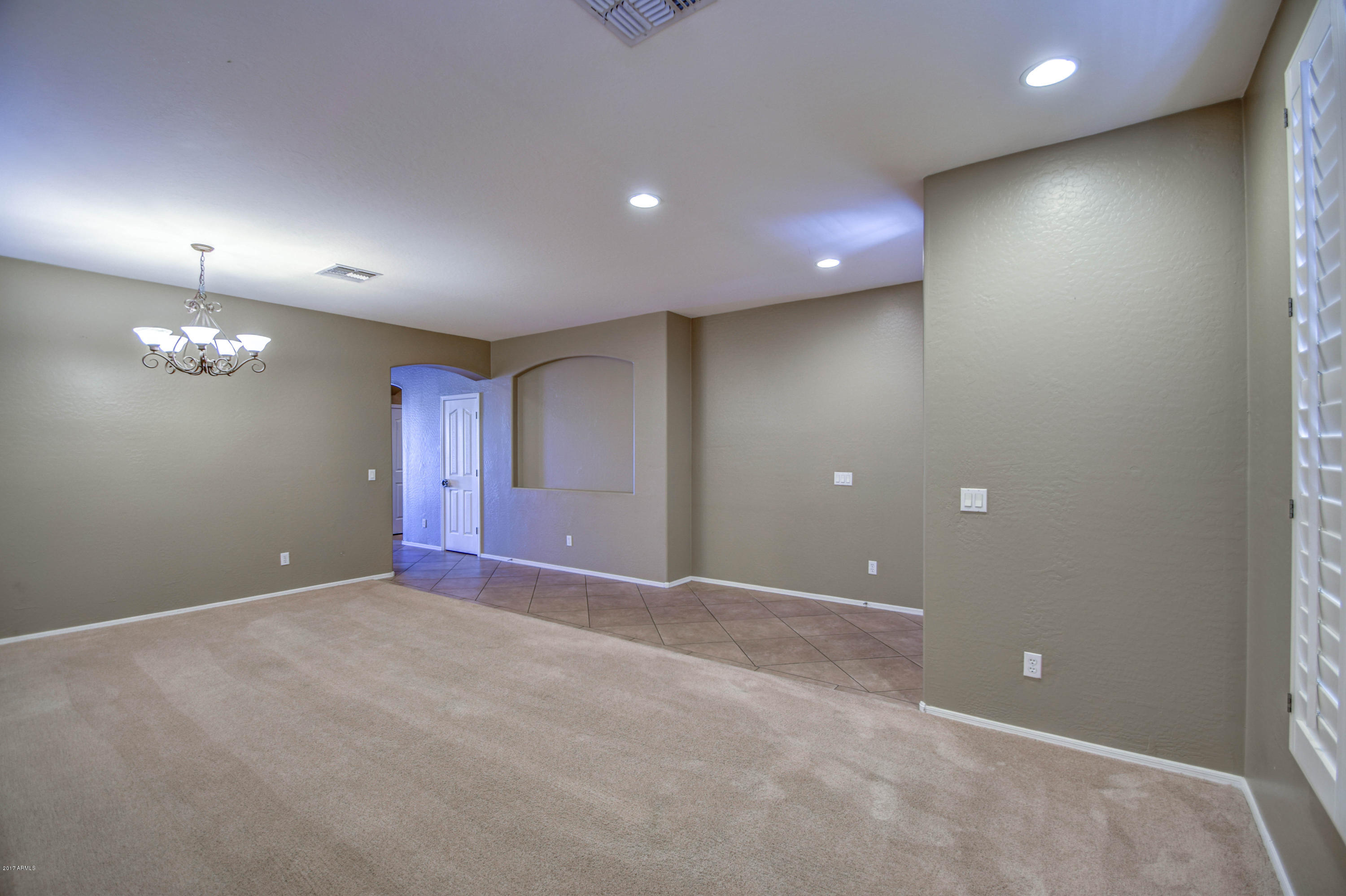 6703 South Classic Way Gilbert, AZ 85298 - Photo 22 of 40 Living 3