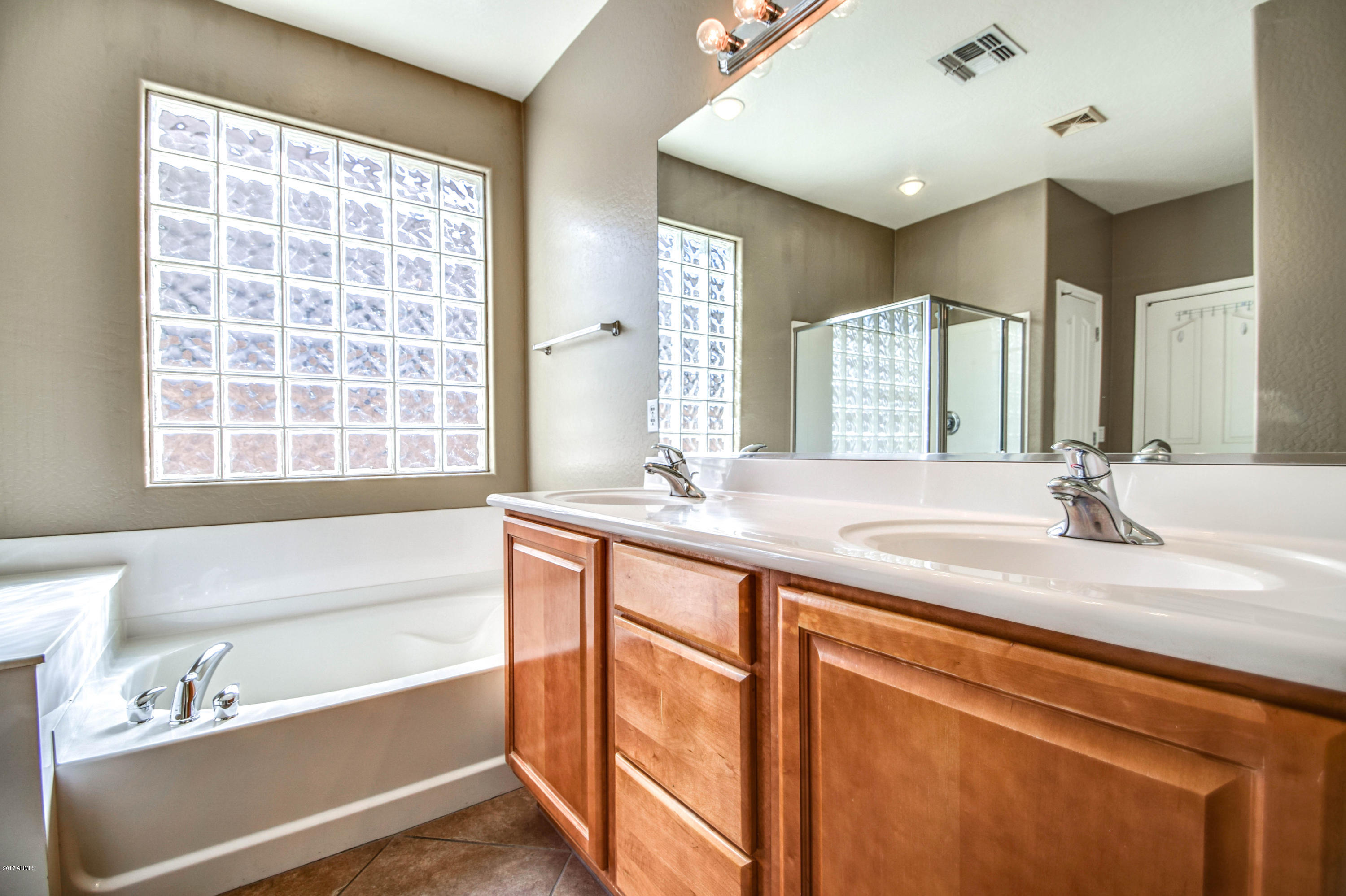 6703 South Classic Way Gilbert, AZ 85298 - Photo 26 of 40 Master Bath 1