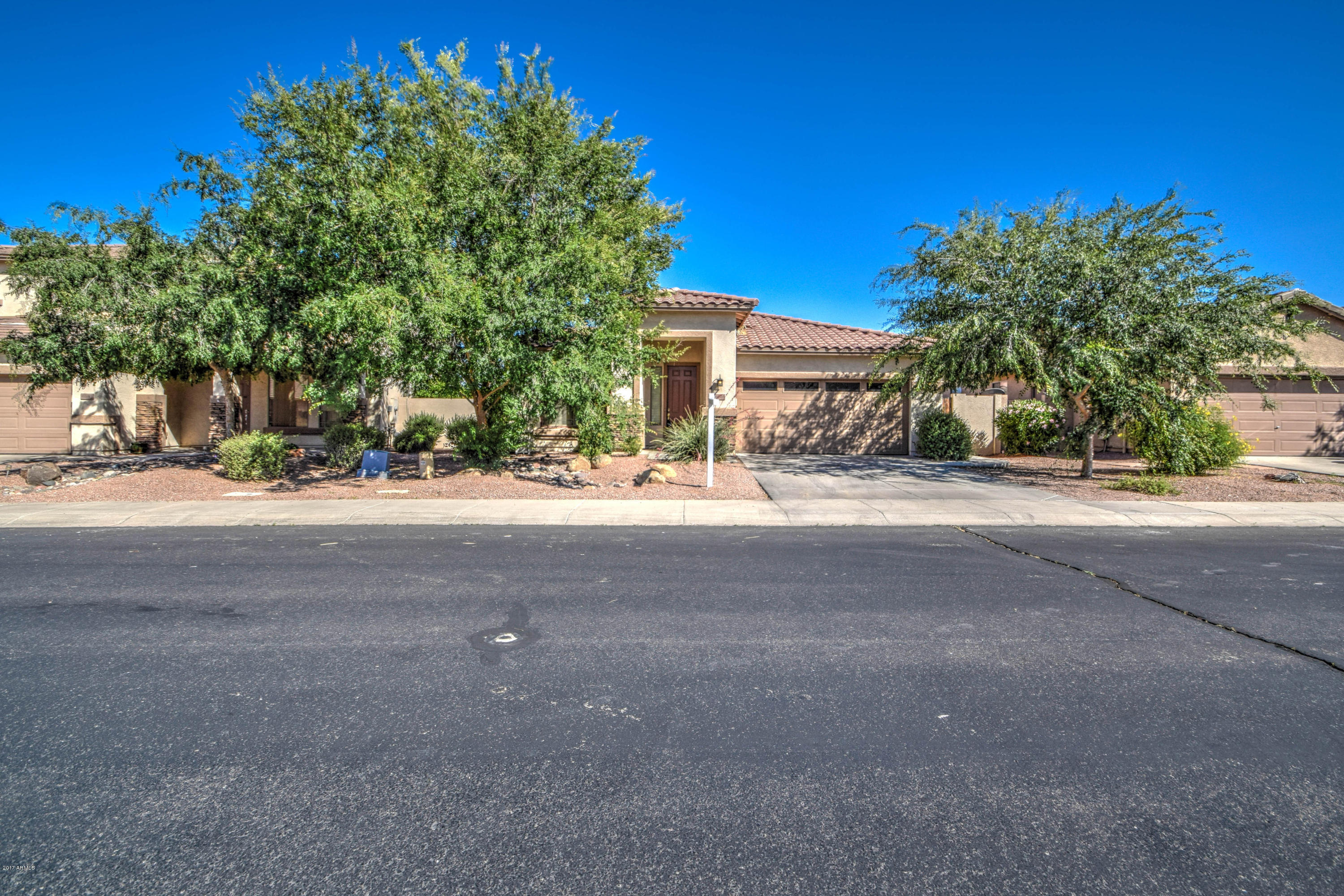 6703 South Classic Way Gilbert, AZ 85298 - Photo 6 of 40 Front 1