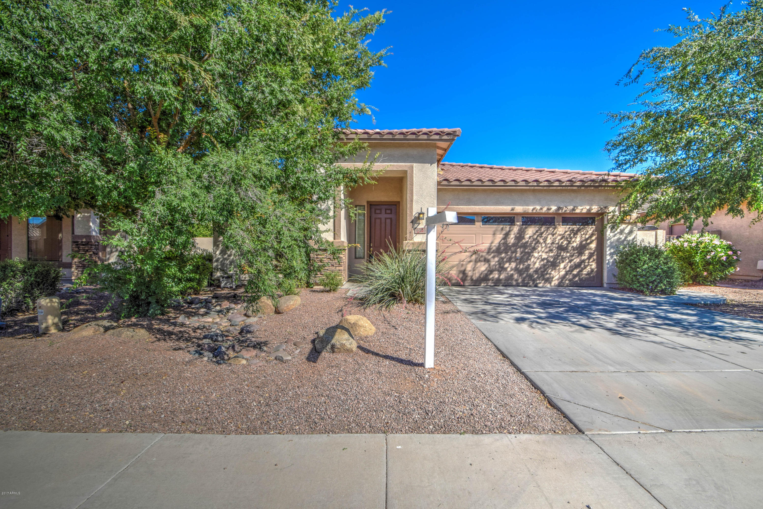 6703 South Classic Way Gilbert, AZ 85298 - Photo 7 of 40 Front 2