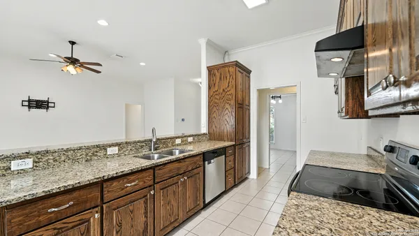 $320,000 | 637 Topaz Avenue, Seguin, TX 78155