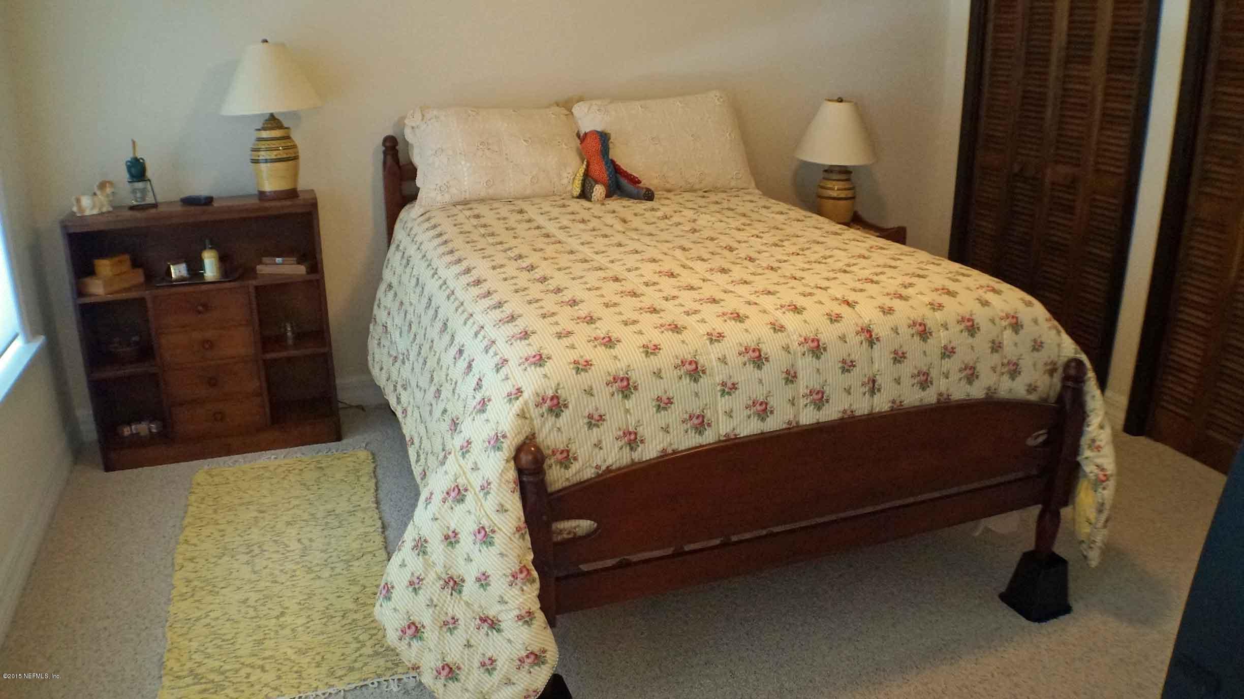 6674 Brooklyn Bay Road Keystone Heights, FL 32656 - Photo 29 of 57 a bed sitting in a bedroom next to a window