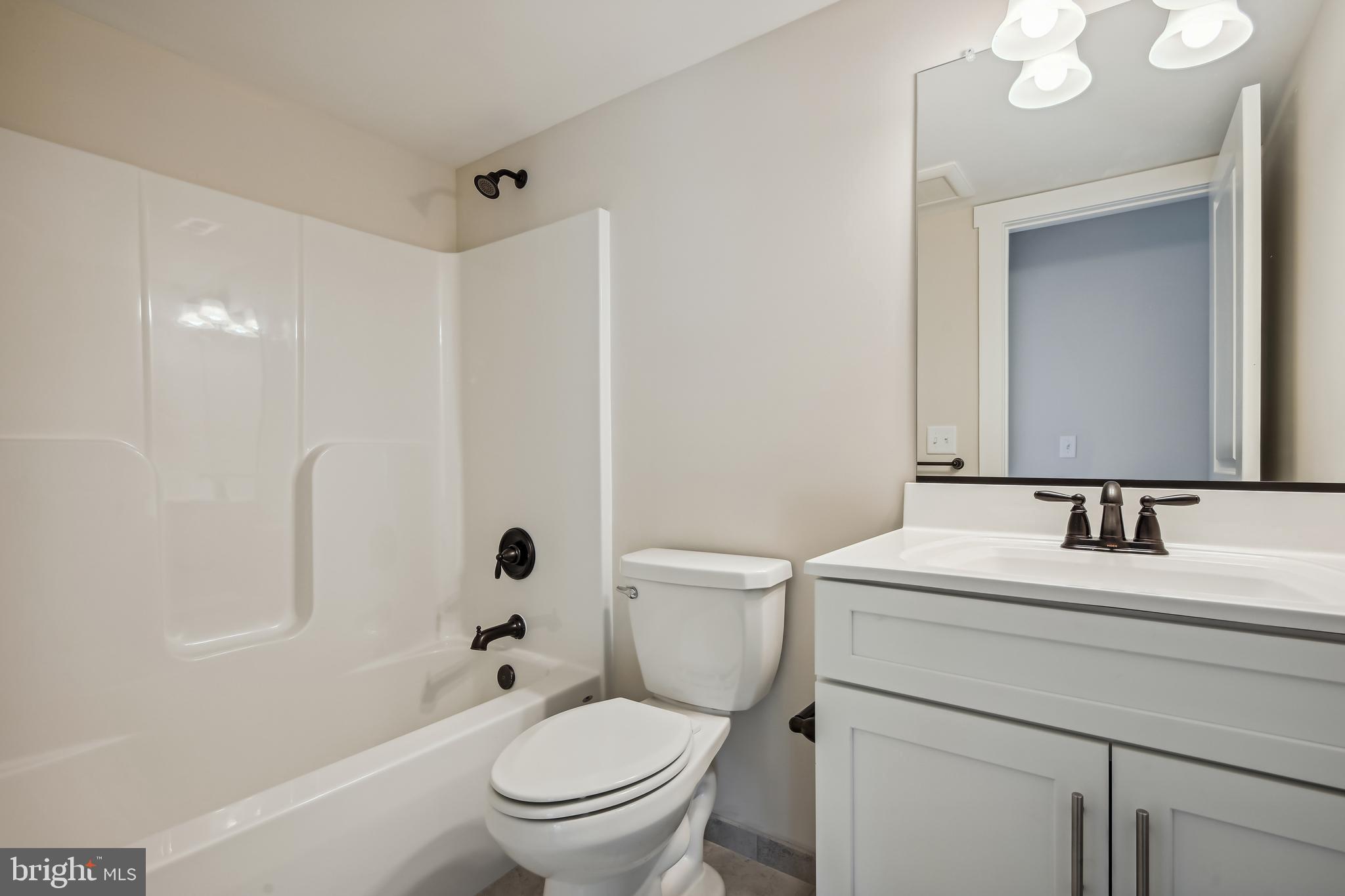 8480 Arbutus Road Pasadena, MD 21122 - Photo 28 of 68 UPPER LEVEL FAMILY BATH