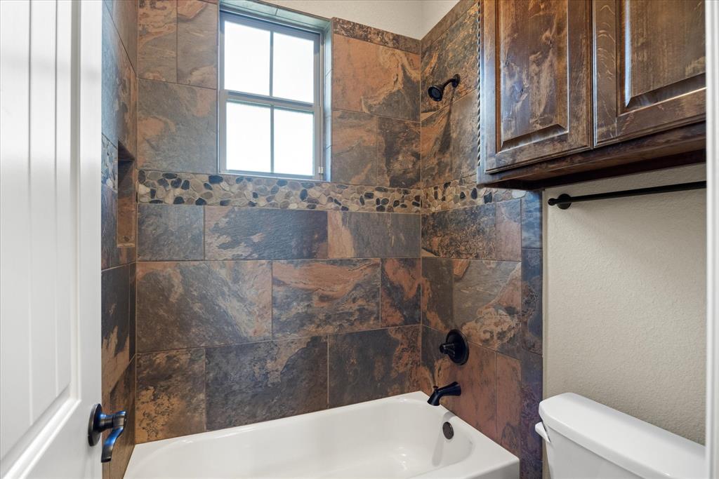104 Rattling Antler Court Azle, TX 76020 - Photo 20 of 38 Private area in shared bath.
