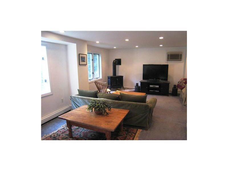 60 Mountfort Road Yarmouth, ME 04096 - Photo 10 of 18 Den/Family/Great Room.