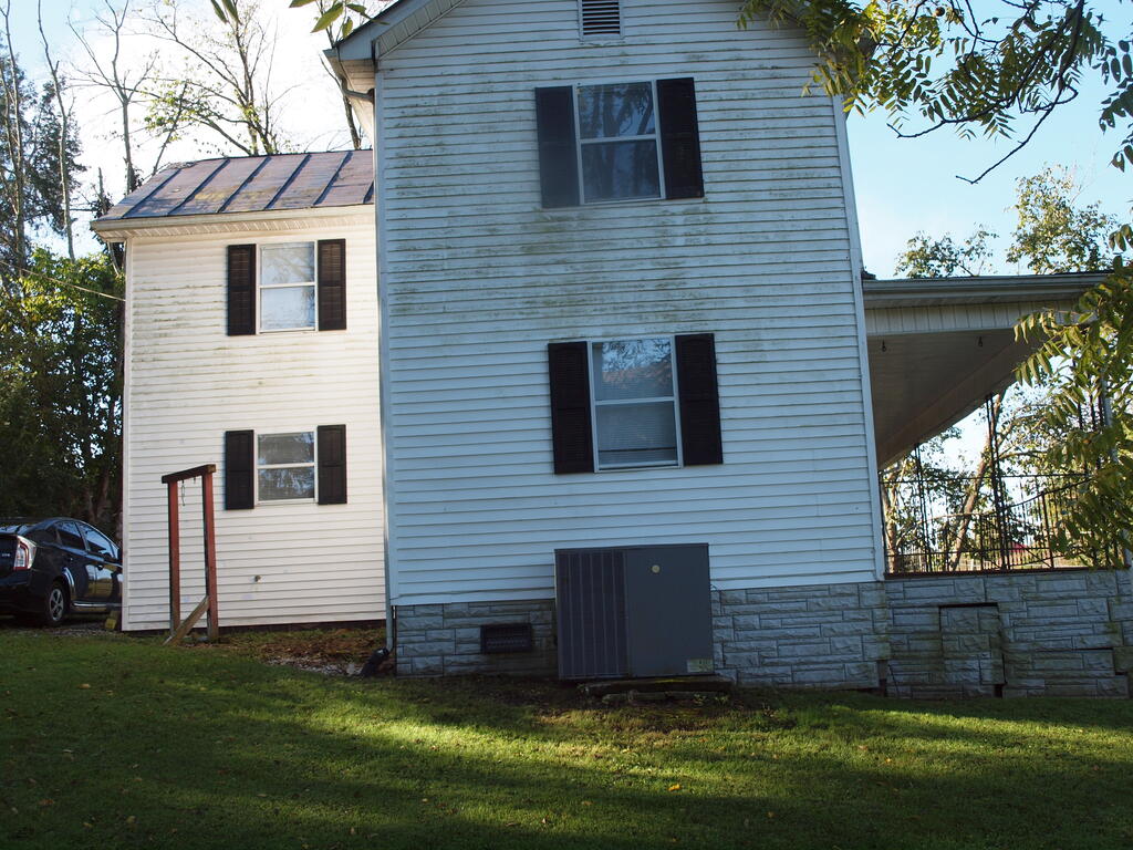 513 Adwolfe Road Marion, VA 24354 - Photo 2 of 10 Gallery Image 2