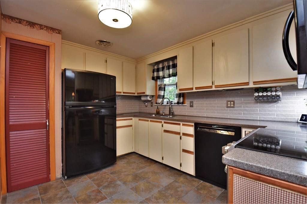 16 Roman Road Woburn, MA 01801 - Photo 13 of 28