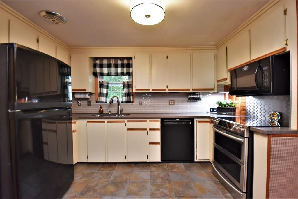16 Roman Road Woburn, MA 01801 - Photo 15 of 28