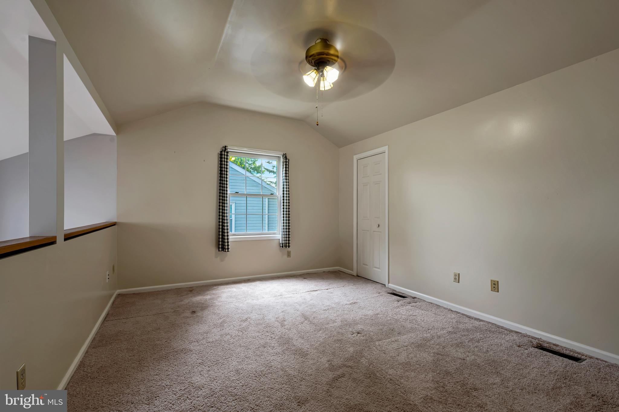 405 Aldon Road Claymont, DE 19703 - Photo 18 of 41 Closet and carpet